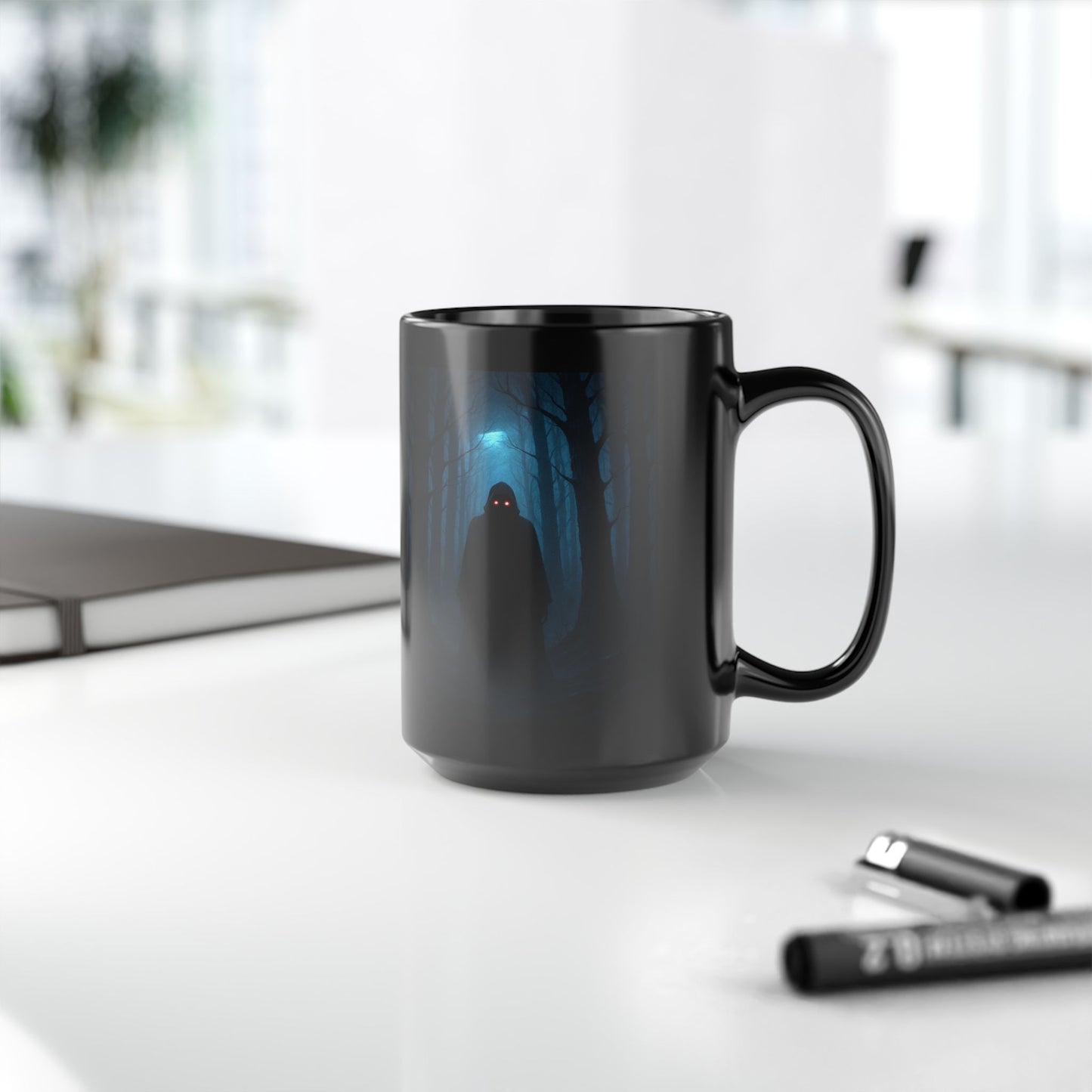 "Taza 🖤 El Vigía del Bosque Oscuro"