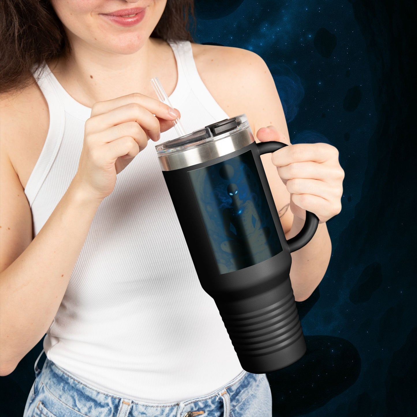"Taza de viaje aislada 🌌 Nok Tael, el Destello del Vacío"