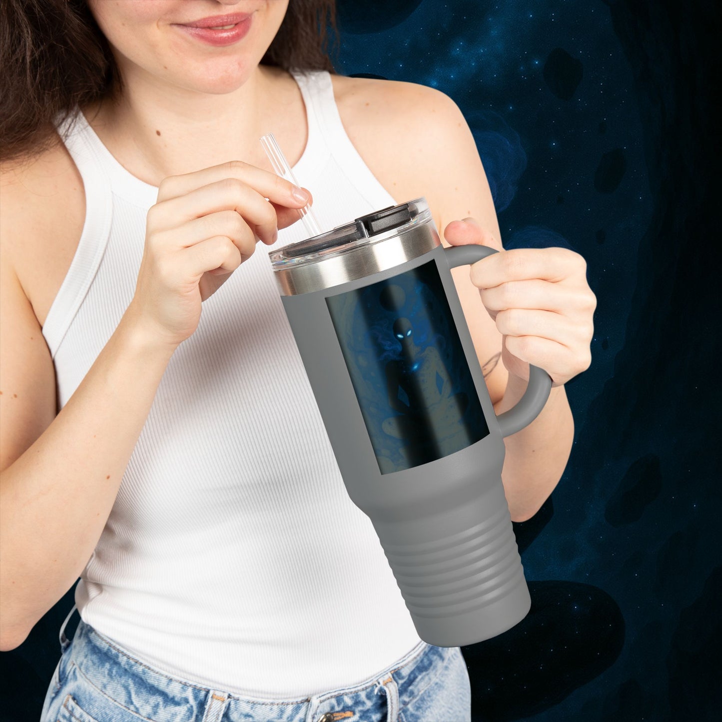 "Taza de viaje aislada 🌌 Nok Tael, el Destello del Vacío"