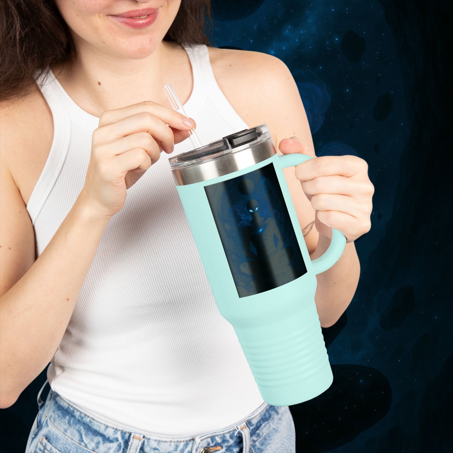 "Taza de viaje aislada 🌌 Nok Tael, el Destello del Vacío"