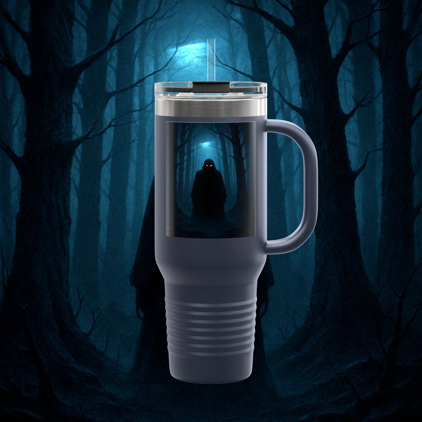 "Taza de viaje aislada 🖤 El Vigía del Bosque Oscuro"