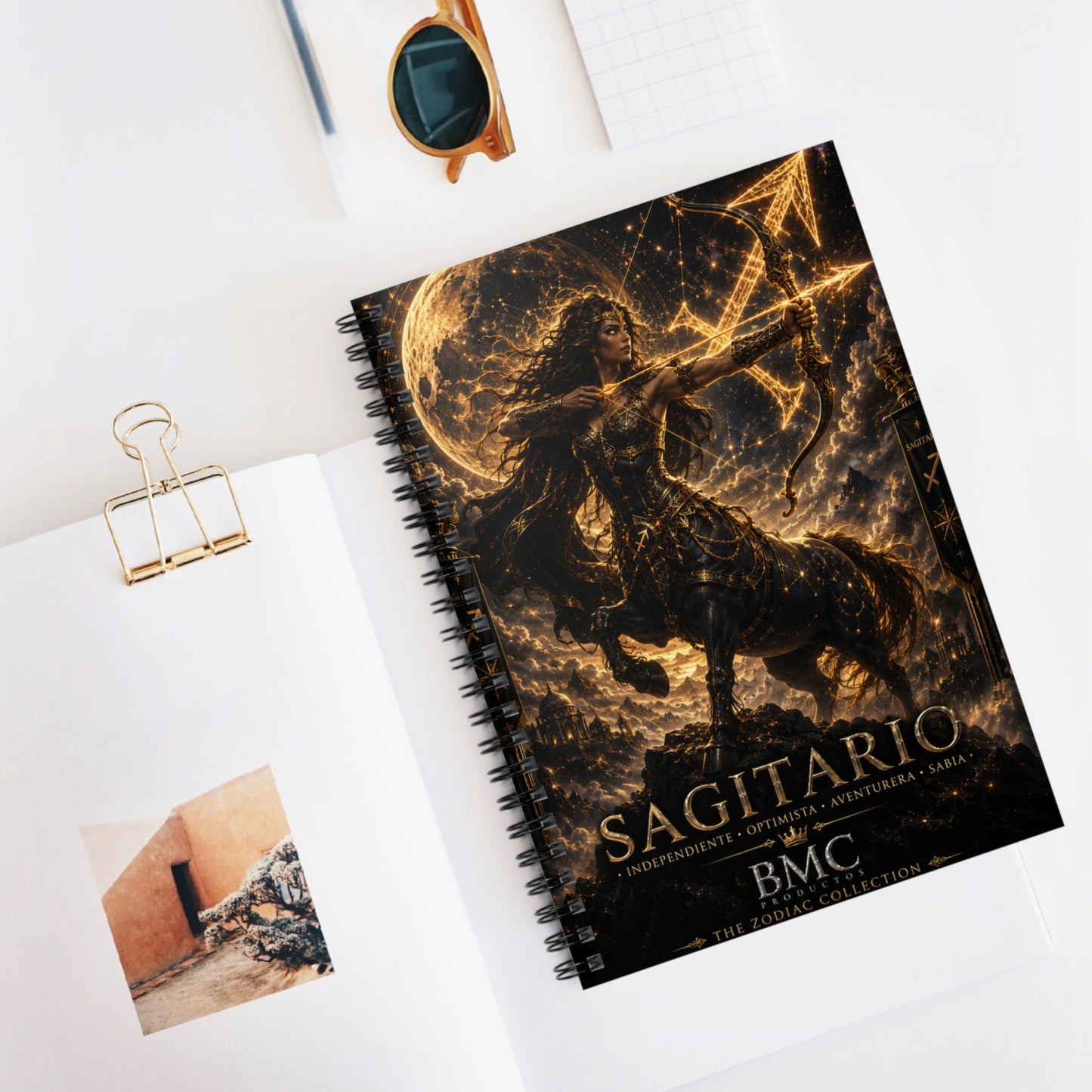 "libreta Sagitario M – La Cazadora del Horizonte"
