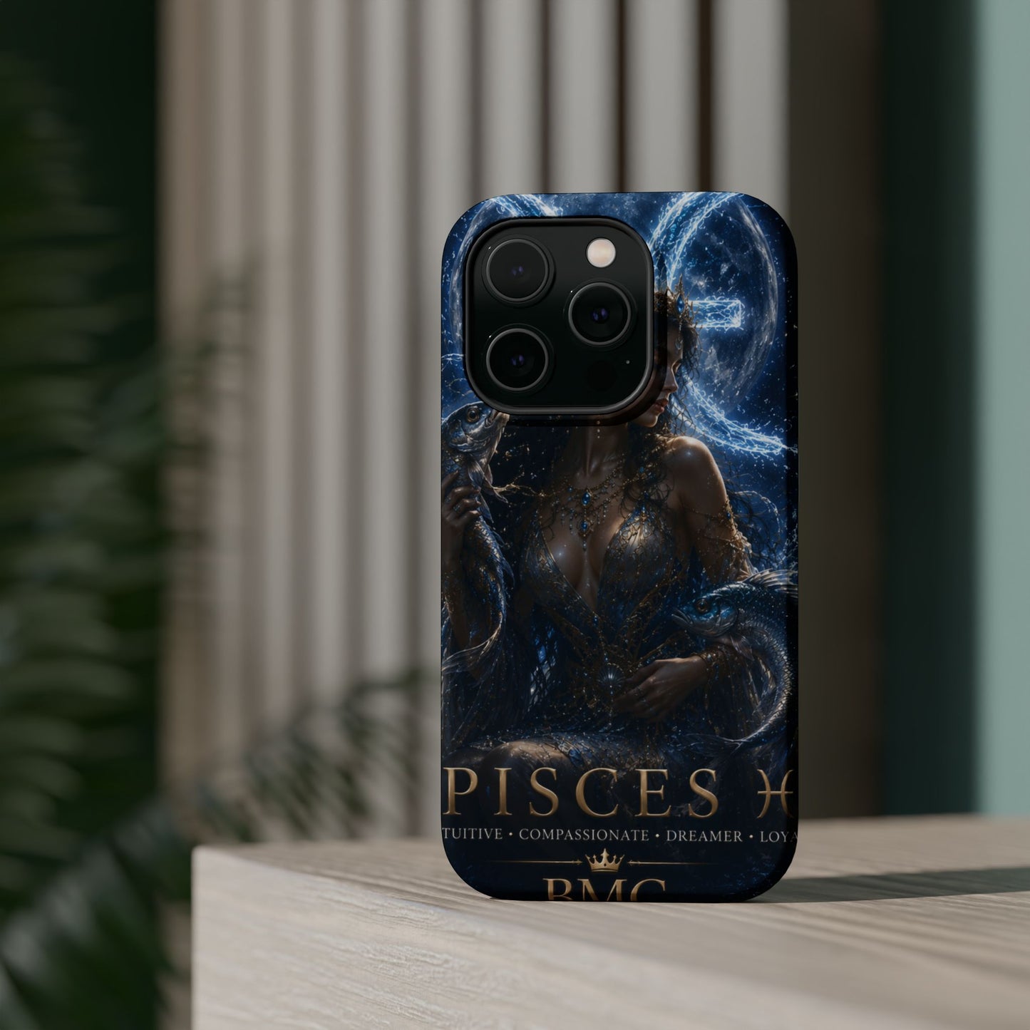 "Funda Magnética Reforzada Piscis M— La Guardiana de las Profundidades"