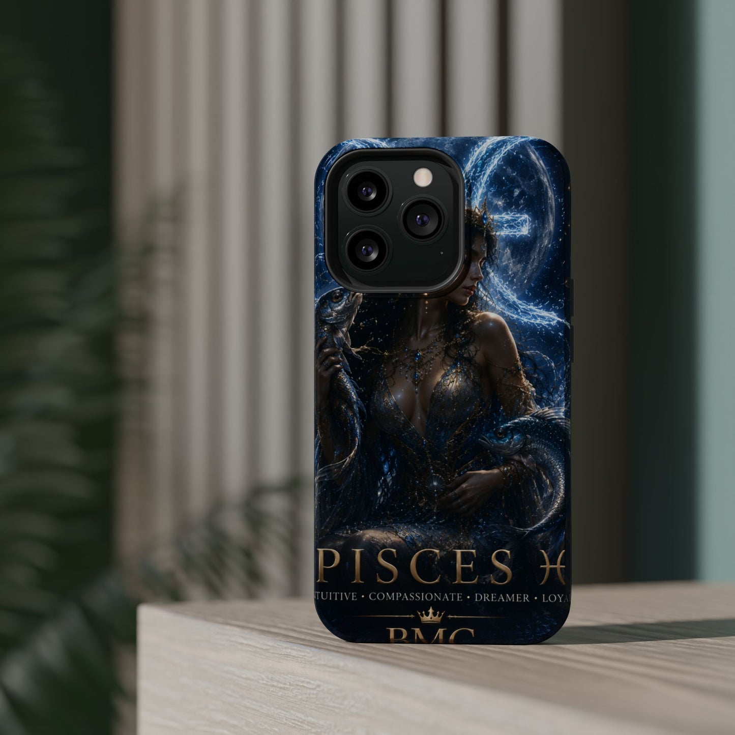 "Funda Magnética Reforzada Piscis M— La Guardiana de las Profundidades"