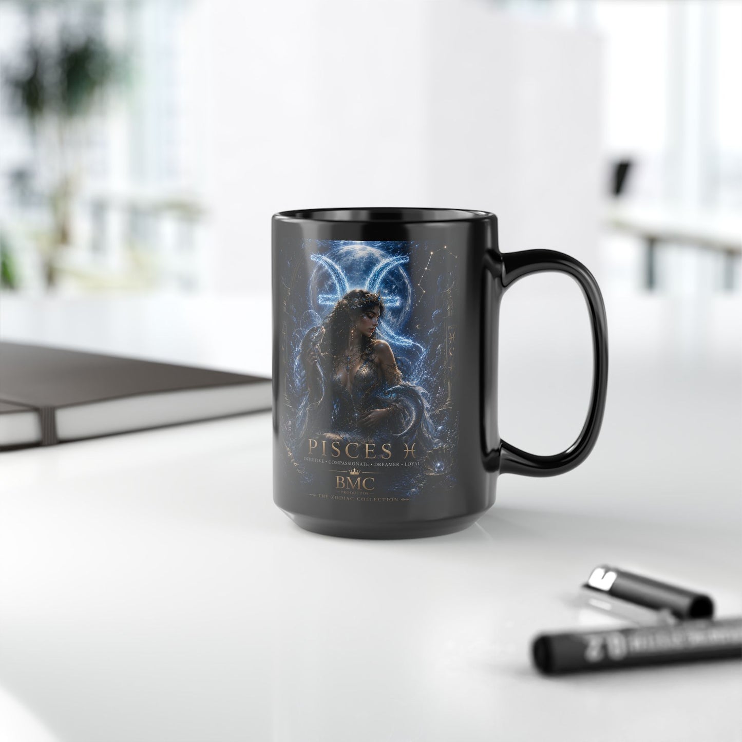 "Taza Piscis M— La Guardiana de las Profundidades"