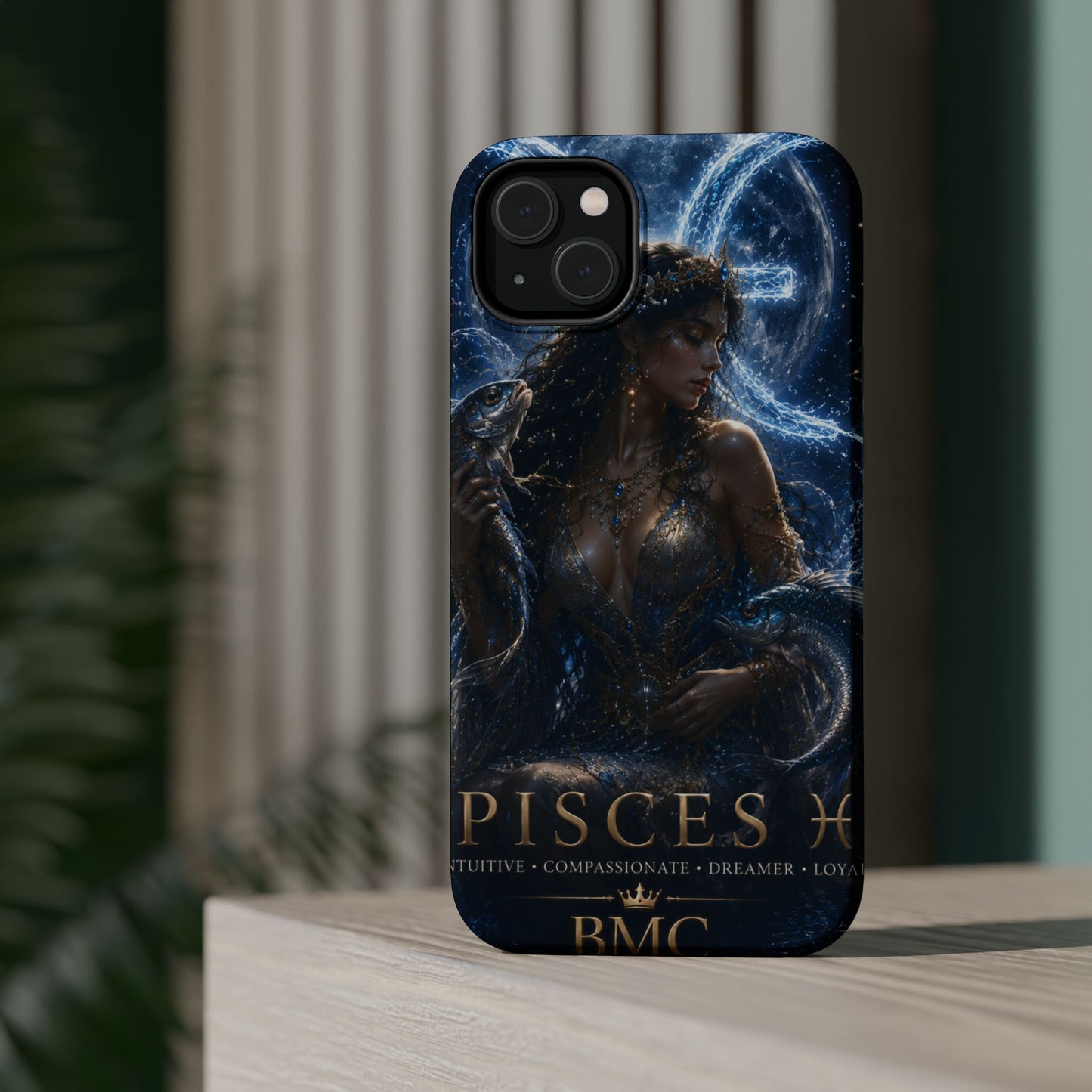 "Funda Magnética Reforzada Piscis M— La Guardiana de las Profundidades"